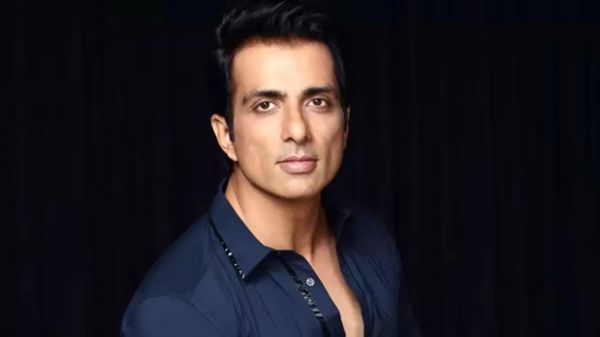 महिलाओं के छोटे बिजनेस को सपोर्ट करते नजर आए Sonu Sood, वीडियो शेयर कर कहा- उन्हें सशक्त बनाएं
