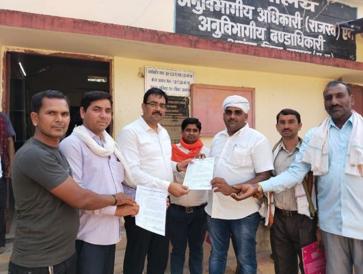 नवा रायपुर प्रभावितों द्वारा 03 जुन-2023 दिन शनिवार को सीएम हाऊस रायपुर का घेराव के सम्बन्ध में अल्टीमेटम पत्र सौंपा गया।