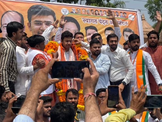 युवा मोर्चा राष्ट्रीय अध्यक्ष  व सांसद श्री तेजस्वी सूर्य ने श्री राम मंदिर जाकर आशीर्वाद लिया कार्यकर्ताओं ने स्वागत किया।