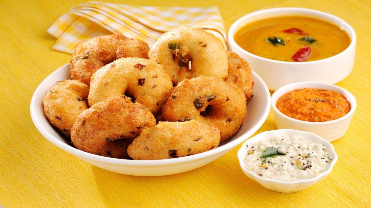 आपने कभी सोचा है कि मेदू वड़ा में छेद क्यों होता है? जवाब जाने यहां और इसे बनाने का परफेक्ट तरीका भी