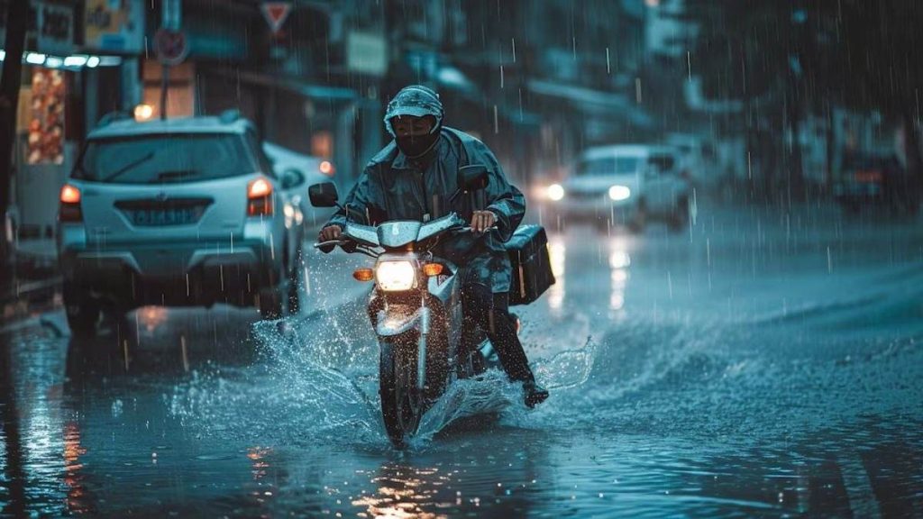  बारिश में स्टार्ट नहीं हो रही बाइक, ये है स्टार्ट करने के 6 आसान उपाय