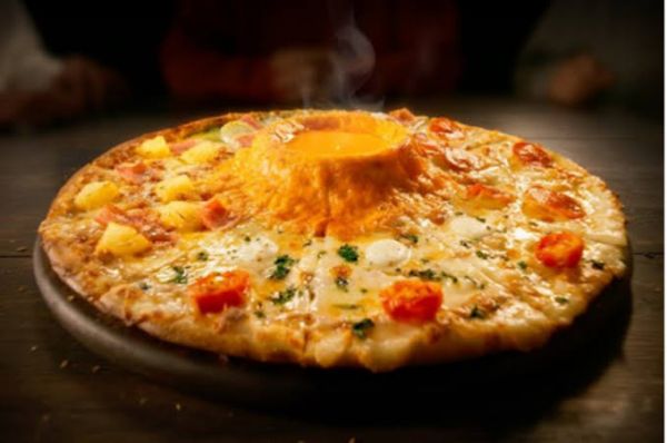 घर पर ऐसे बनाएं Cheese से लबालब Volcano Pizza, बच्चों के साथ बड़ों को भी आएगा खूब पसंद …