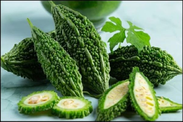 स्वाद में कड़वा लेकिन गुणों की खान है करेला