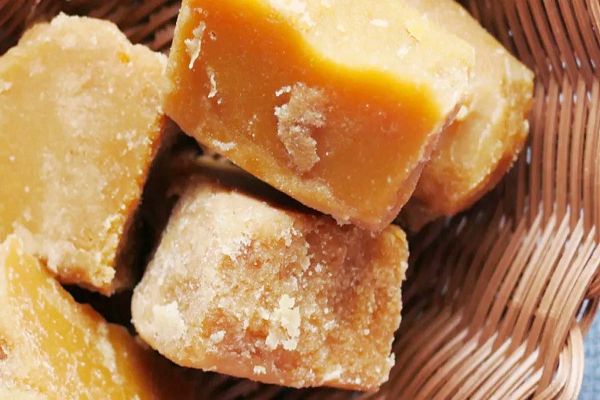 लो इम्यूनिटी को तेजी से बूस्ट करता है गुड़