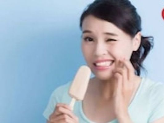 Health Tips : ठंडा और गर्म खाने से दांतों में हो रही झनझनाहट...डेंटिस्ट से जानिए कैसे दूर करें तकलीफ..