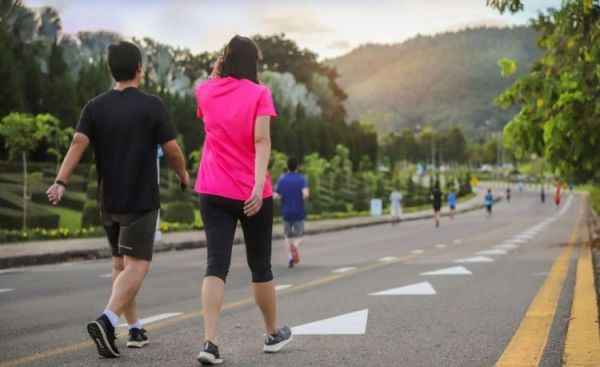 Health Tips : किस उम्र के लोगों को रोजाना कितना पैदल चलना चाहिए?..समझें पूरी गणित...सेहत रहेगी दुरुस्त...