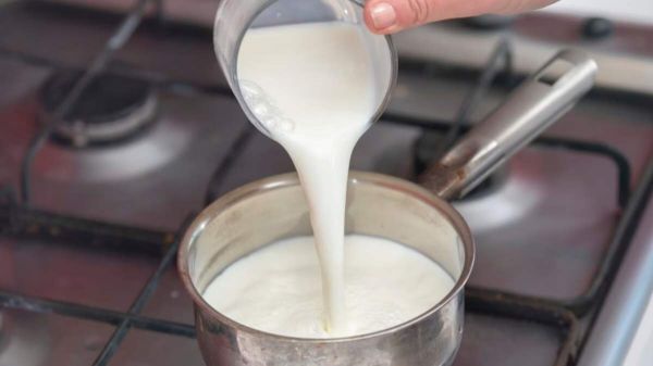 गर्मी के मौसम में दूध फटने का रहता है डर, तो इन गलतियों से बचें…