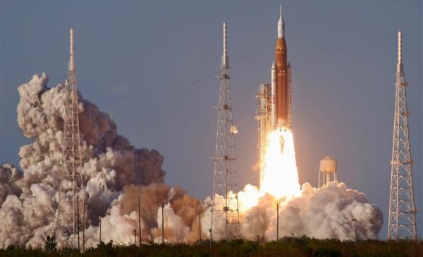 नासा का आर्टेमिस II मिशन सफलतापूर्वक लॉन्च, 1972 के बाद पहली बार चांद के करीब पहुंचेगा इंसान