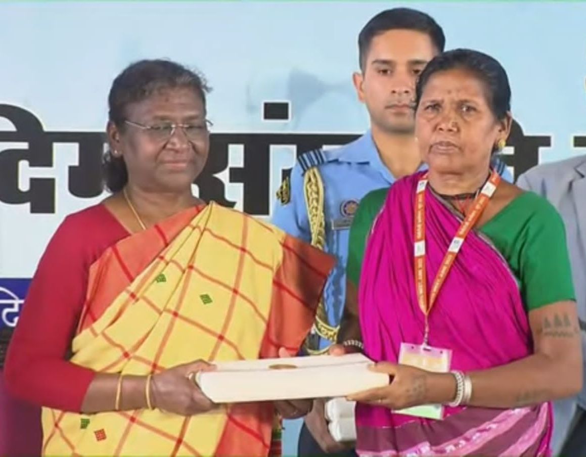 *छत्तीसगढ़ के विशेष पिछड़ी जनजातियों के दल ने राष्ट्रपति से की भेंट-मुलाकात* 