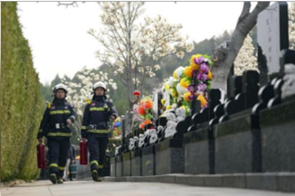 छिंगमिंग महोत्सव की छुट्टी के पहले दिन 2 करोड़ से अधिक लोगों ने की पूजा और सफाई