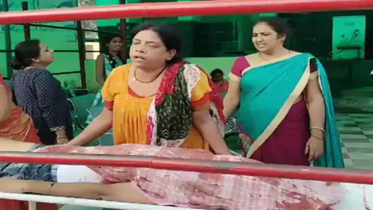 Property Dealer के पूरे शरीर को गोलियों से किया छलनीः घर के बाहर टहल रहे प्रॉपर्टी डीलर को दौड़ाकर मारी गोलियां, CCTV फुटेज आया सामने