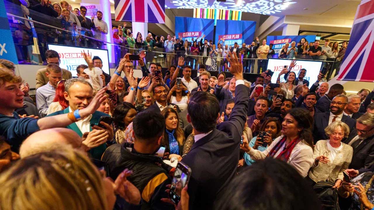 ब्रिटेन चुनाव में &lsquo;भारतीयों&rsquo; का दबदबा, रिकॉर्ड संख्या में जीते