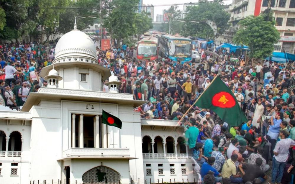Bangladesh: सरकार के बाद अब बांग्लादेश की न्यायपालिका में भी &lsquo;तख्तापलट&rsquo;, प्रदर्शनकारियों के अल्टीमेटम के बाद चीफ जस्टिस ने इस्तीफा दिया