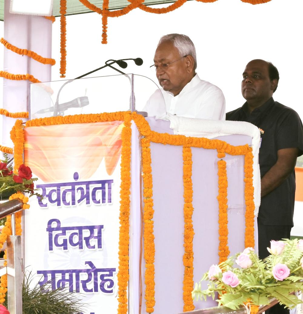 12 लाख नौकरी देगी नीतीश सरकार, पटना के गांधी मैदान में ध्वजारहोण के बाद मुख्यमंत्री का बड़ा ऐलान, कानून पर तेजस्वी यादव को दिया जवाब