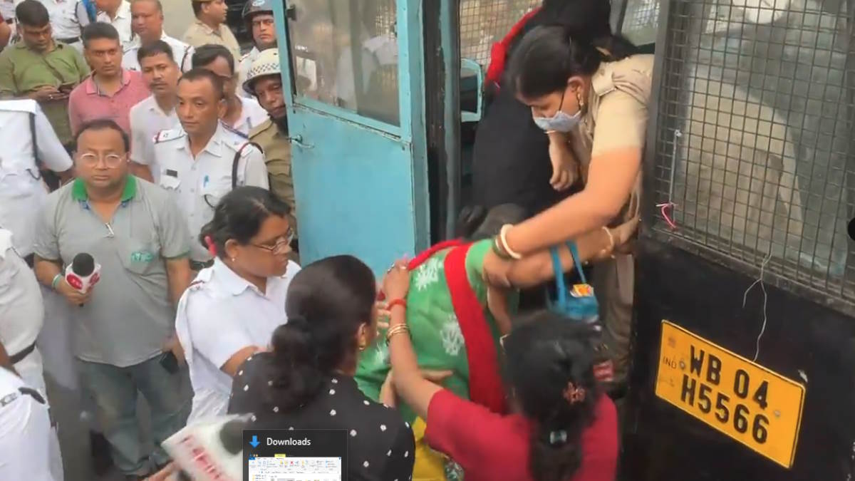 बलात्कार-हत्या के विरोध के बीच पश्चिम बंगाल सरकार ने 40 से ज्यादा डॉक्टरों का किया तबादला&hellip;