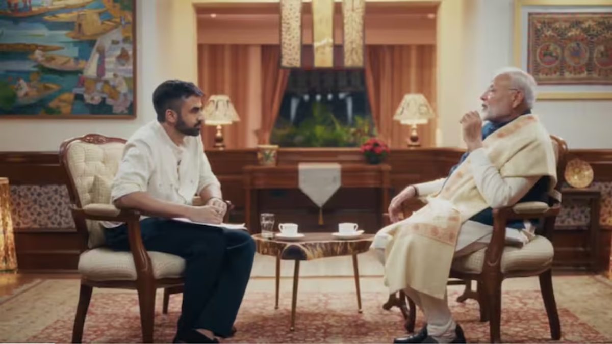 पीएम मोदी ने बताया कौन है वो शख्स जो मुझसे &lsquo;तू&rsquo; करके करता है बात, प्रधानमंत्री ने अपने पहले पॉडकास्ट में खोले कई राज...