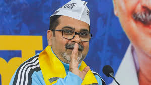 करोड़ों की संपत्ति के मालिक है इंफ्लूएंसर एजुकेटर अवध ओझा, दिल्ली की पटपड़गंज सीट से भरा नॉमिनेशन.