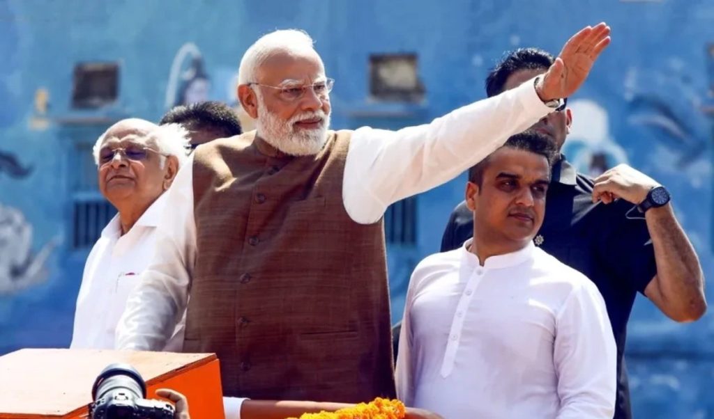पीएम मोदी की सुरक्षा में चूक, पेट्रोल-डीजल ड्यूटी कटौती से सरकार को ₹1-लाख करोड़ का नुकसान