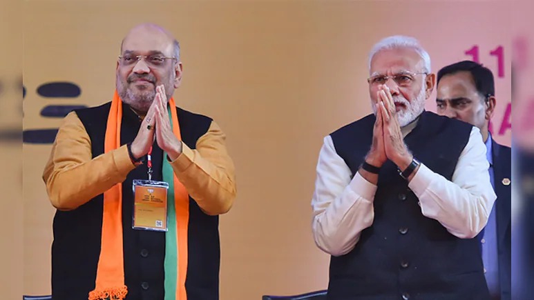 प्रधानमंत्री उज्ज्वला योजना: मोदी सरकार ने गरीब परिवारों के सब्सिडी वाले सिलेंडर की संख्या घटाई, इन्हें भी अंतरराष्ट्रीय महंगाई की परिभाषा समझाई