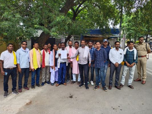 राजस्थान की पीईकेबी खदान के निर्बाध संचालन के लिए सरगुजा जिले के सरपंचों ने राहुल गांधी और मुख्यमंत्री के नाम सौंपा ज्ञापन