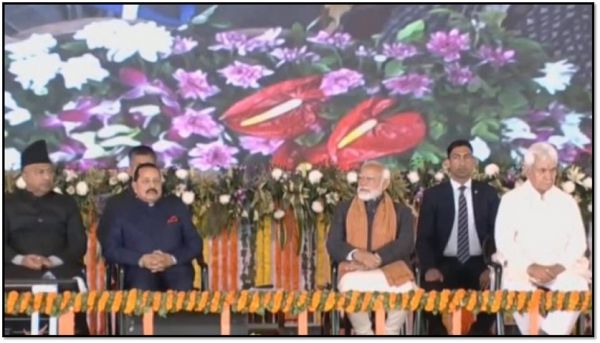 जम्मू-कश्मीर: आर्टिकल 370 हटाने के बाद पीएम मोदी ने की सबकी मांगों की पूर्ति