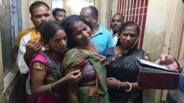 9 कांवड़ियों की मौत: 11 हजार वोल्ट के तार से सटा DJ सिस्टम, 15 सेकंड तक तार से चिपके रहे कांवड़िये, देखें हादसे की दिल दहला देने वाली तस्वीरें- Hajipur Kanwar Yatra