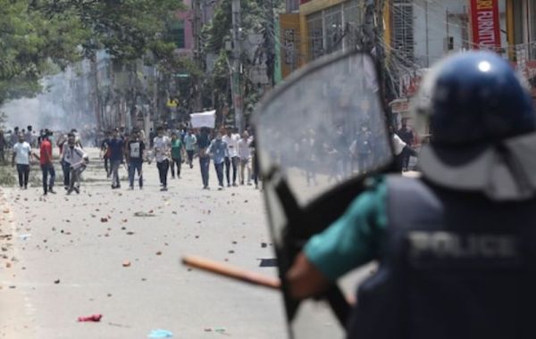 बांग्लादेश में कत्लेआम से भारत में घुसने की कोशिश करे रहे 600 बांग्लादेशी को BSF ने रोका, बॉर्डर पर बढ़ा तनाव