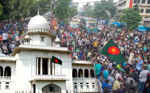 Bangladesh: सरकार के बाद अब बांग्लादेश की न्यायपालिका में भी &lsquo;तख्तापलट&rsquo;, प्रदर्शनकारियों के अल्टीमेटम के बाद चीफ जस्टिस ने इस्तीफा दिया