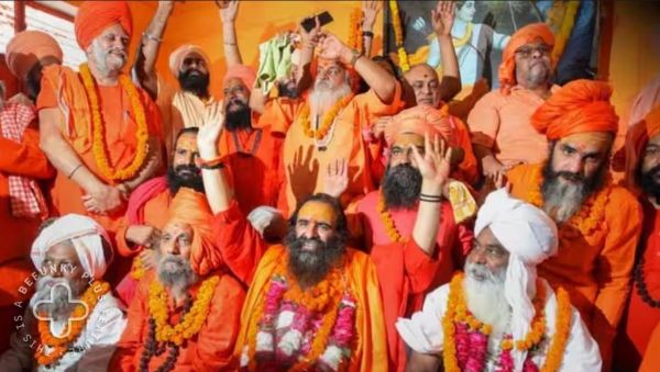 बांग्लादेश में हिंदुओं पर हमलों को लेकर भड़के संत, बोले- &lsquo;सरकार इजाजत दे तो हम बांग्लादेश में&hellip;